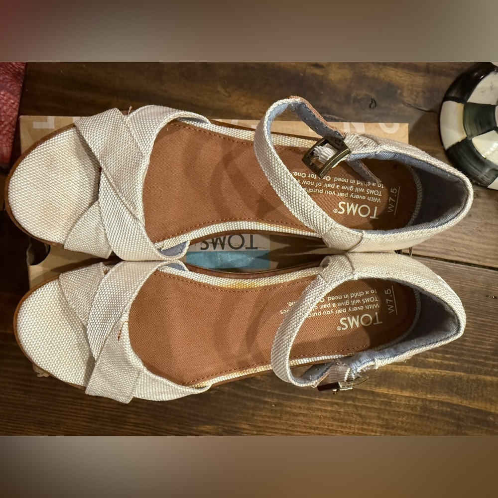 TOMS Women's off-white Espadrille Sandals 7.5